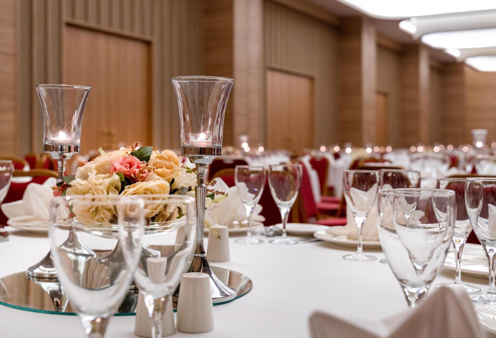 Concorde Tower Hotel & Casino نيقوسيا المظهر الخارجي الصورة A table set for a formal dinner