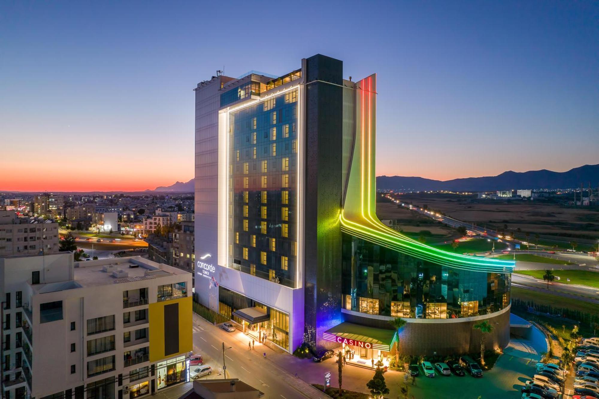 Concorde Tower Hotel & Casino نيقوسيا المظهر الخارجي الصورة The hotel at night