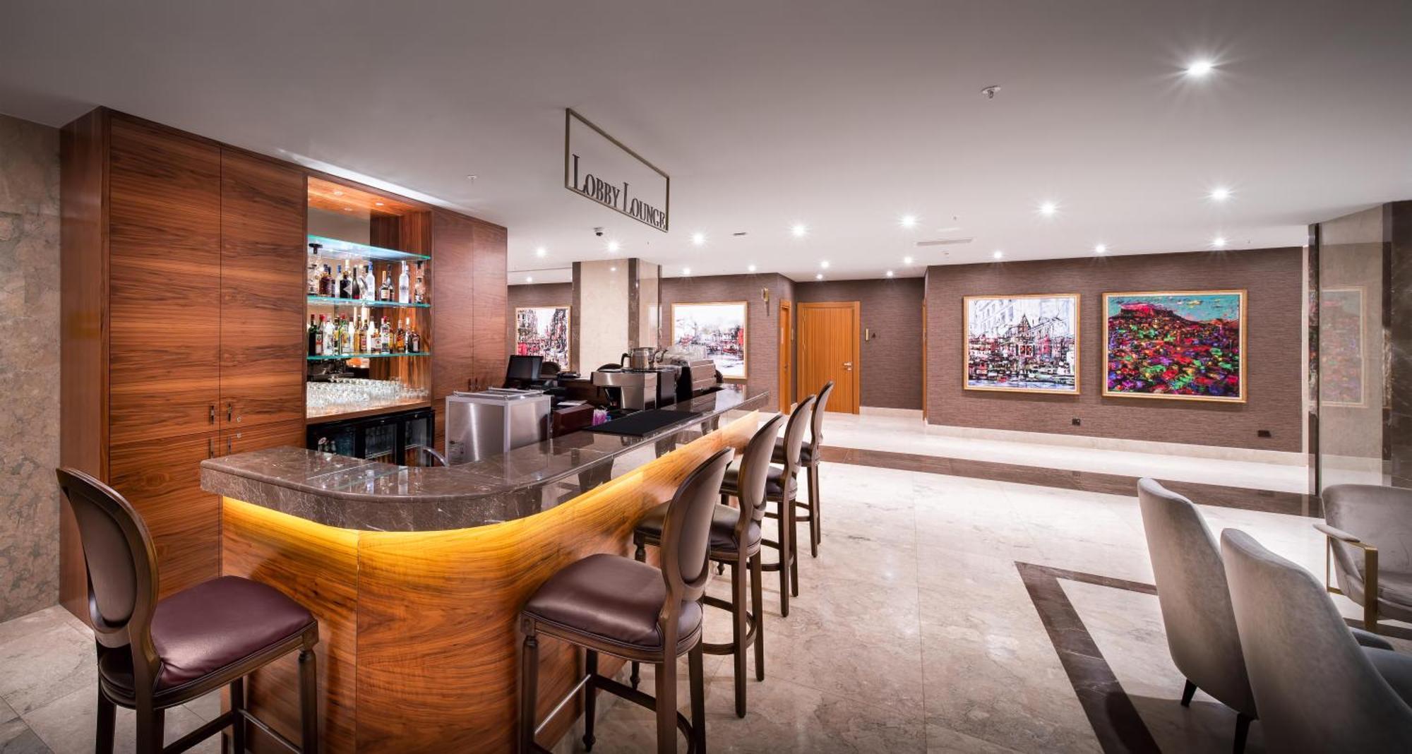 Concorde Tower Hotel & Casino نيقوسيا المظهر الخارجي الصورة The bar at the London Marriott West End
